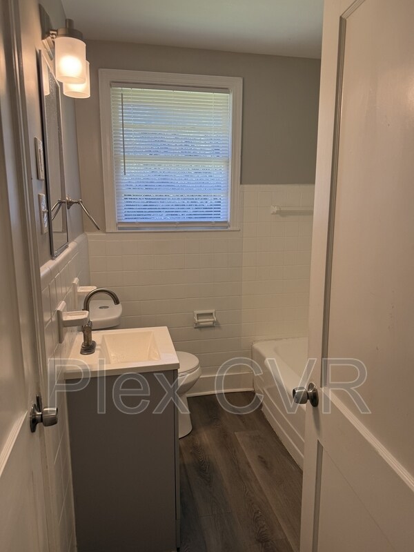 Foto del edificio - 3025 Drake St