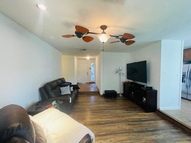 Foto del edificio - 2122 Clemson Dr