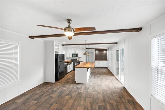 Foto del edificio - 18113 Brigitte Mitchell Ln