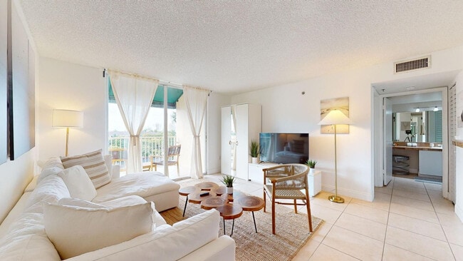 Building Photo - 19701 E Country Club Dr