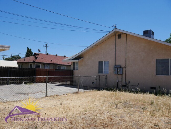 Building Photo - 381/385 Las Palmas Ave