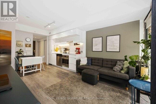 Building Photo - 185 Roehampton Ave