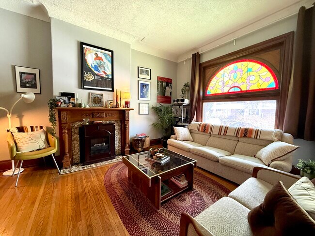 Building Photo - 2 Bed - 35-37 West Ave S