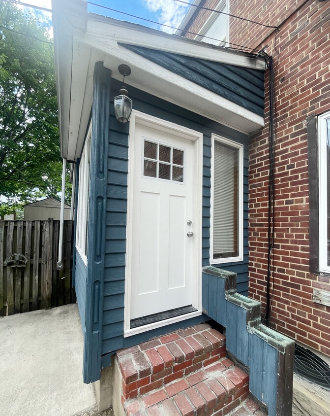 Primary Photo - 43 E Burke Ave