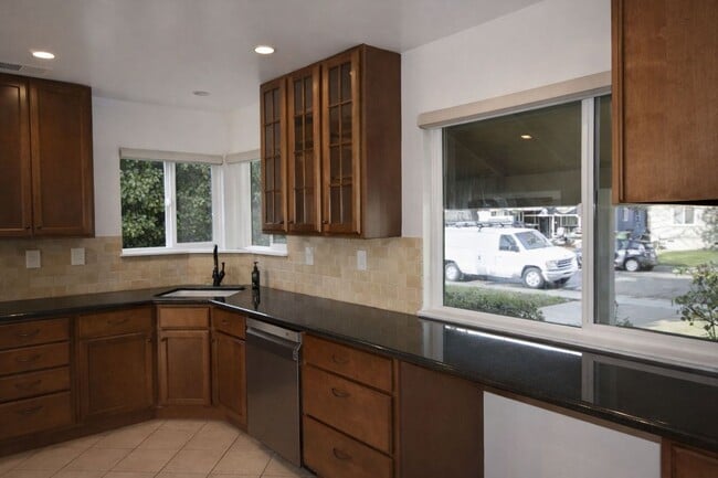 Building Photo - 5310 Callister Ave