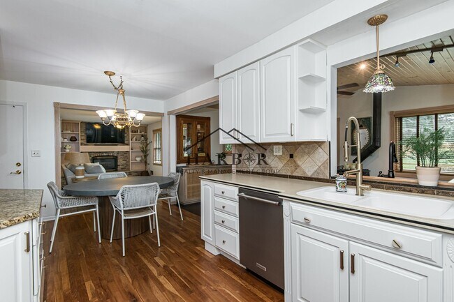 Building Photo - Your NW Sanctuary: 4-BR Single Family Home