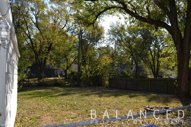 Building Photo - 3 br, 1 bath House - 1916 SW Atwood Ave