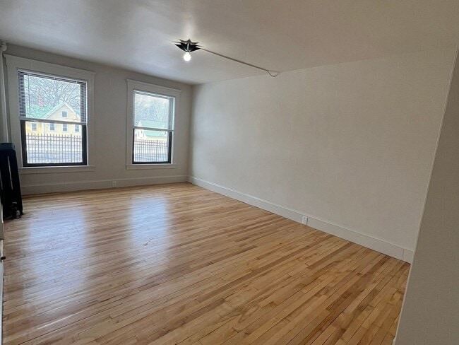 Building Photo - 248-250 N Main St