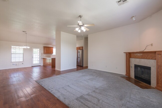 Foto del edificio - 17405 Bronze Ln
