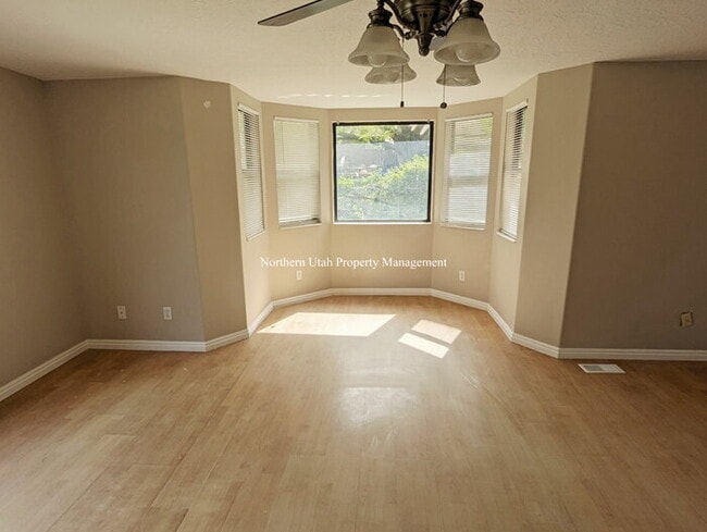 Foto del edificio - 2 bed 1 bath duplex