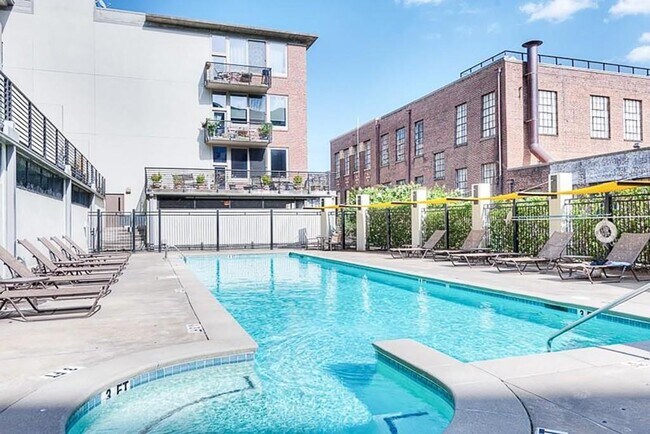 Foto del edificio - 640 Glen Iris Dr NE