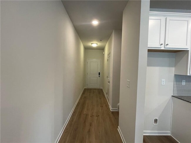 Building Photo - 4663 Fullerton Dr