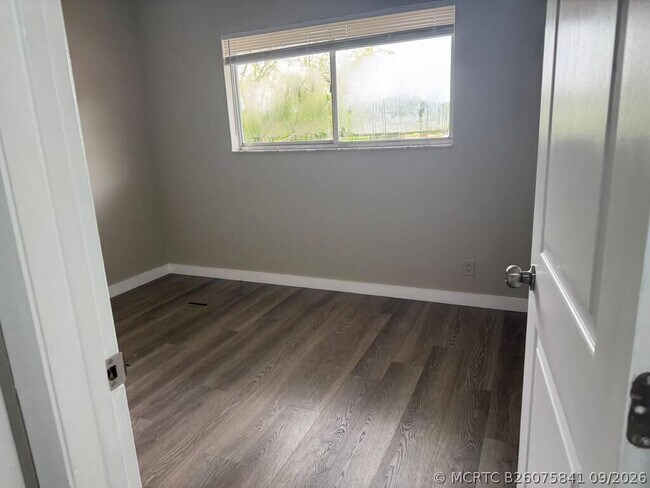 Foto del edificio - 8600 N Sherman Cir
