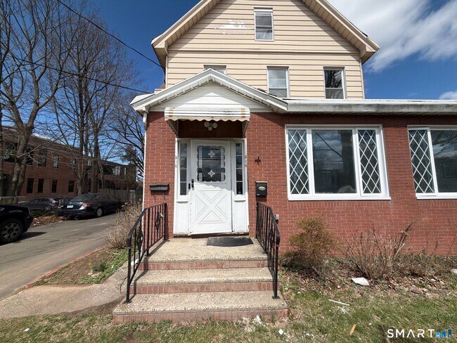 Foto del edificio - 316 W Main St