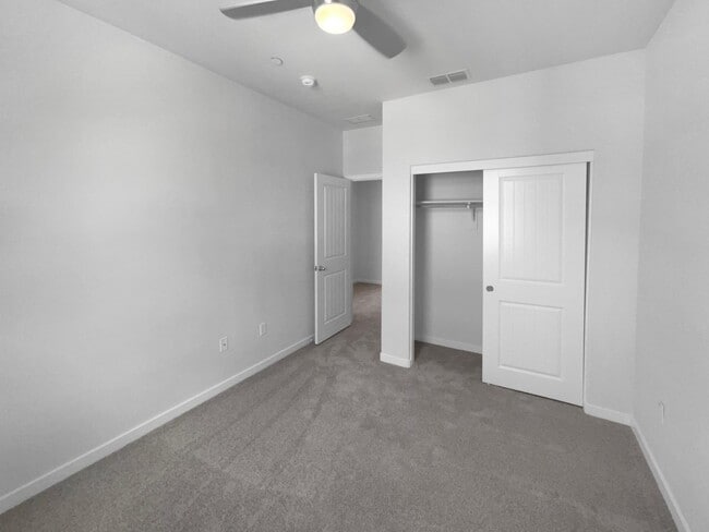 Foto del edificio - 3234 Bridgeway Dr