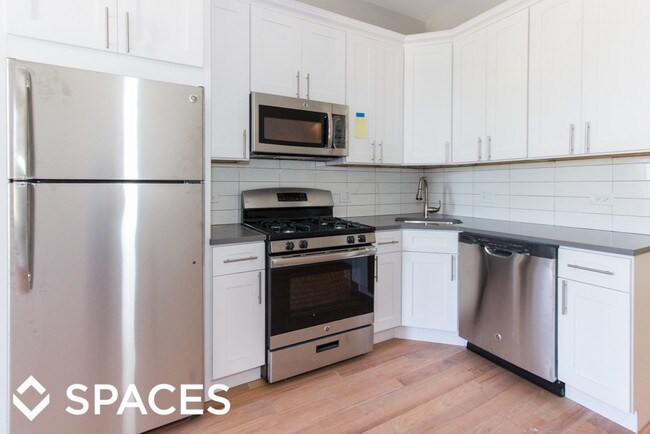 Foto del edificio - 2127 W Chicago Ave