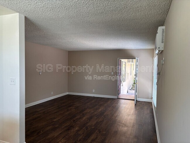 Foto del edificio - 3104 Montrose Ave