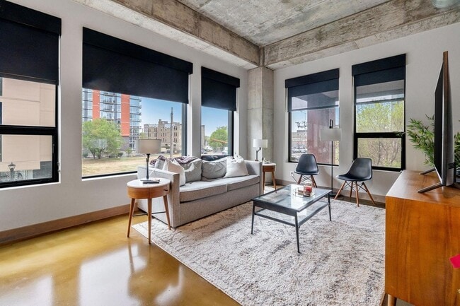 Building Photo - 728 N 3rd St