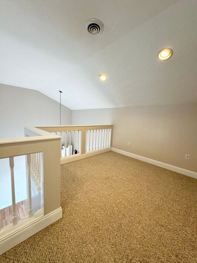 Building Photo - 3 Bed/3 Bath Home in Brookhaven--Available...