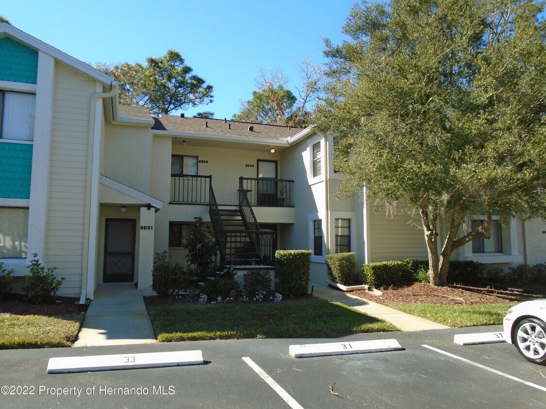 Foto principal - 8037 Picketts Ct