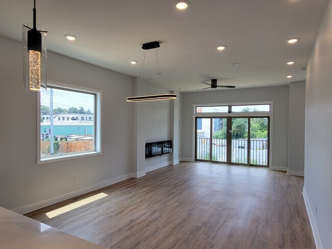 Fl 2. Living/dining. Electric wall fireplace - 904 Ramsey St