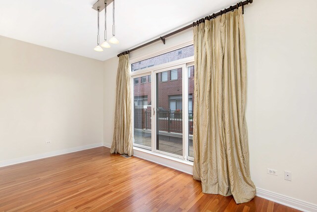 Foto del edificio - 2653 N Hermitage Ave