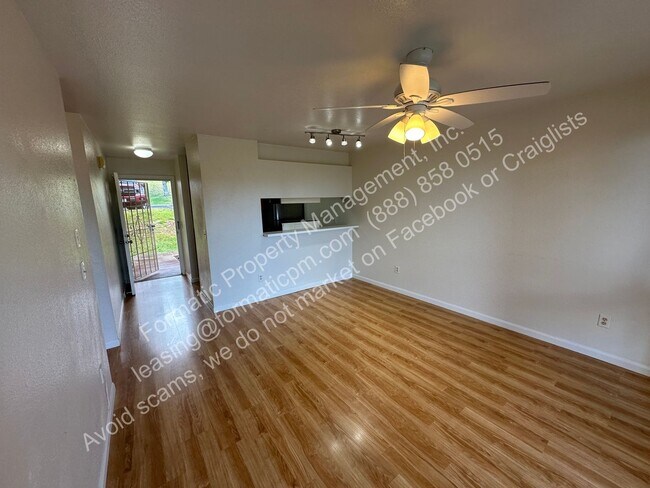 Building Photo - Charming Pet Friendly 2-Bedroom Home with ...