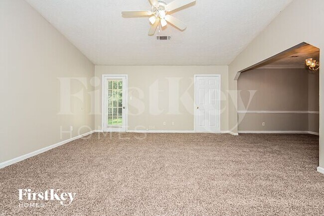 Foto del edificio - 646 Woodknoll Ct