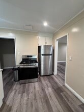 Kitchen appliances provided - 725 N Mariposa St