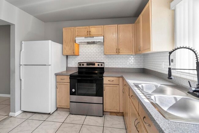 Building Photo - 915 S N St