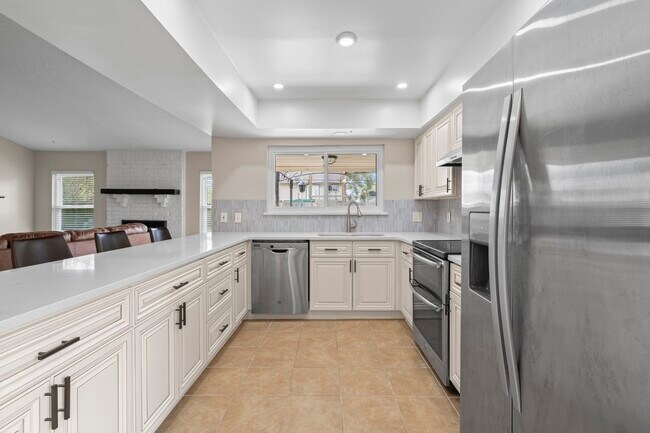 Building Photo - 304 Old Course Dr