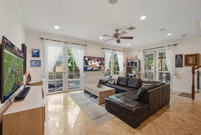 Building Photo - 1709 NE 8th St