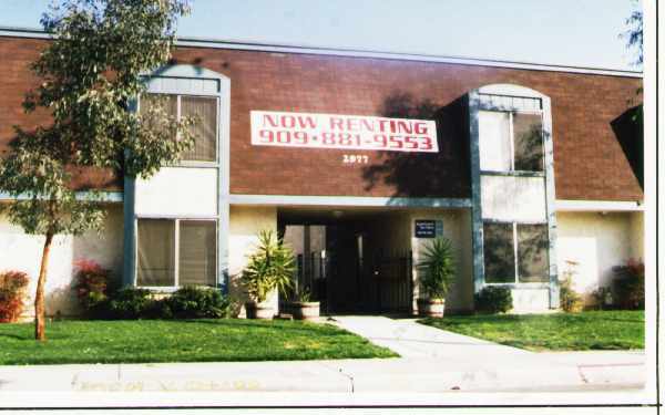 Building Photo - 2977 N Park Ave