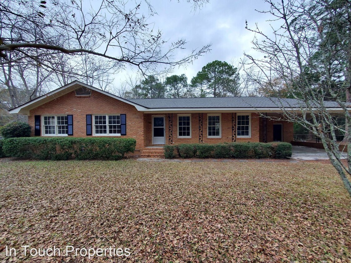 4 br, 3 bath House 403 E Stanfill Street House Rental in Hahira, GA