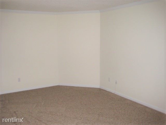 Building Photo - 1839 Villa Maison