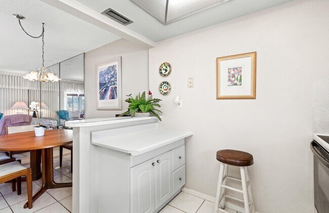 Foto del edificio - 2805 Crosley Dr W