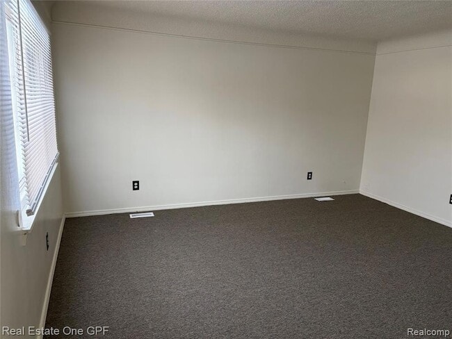 Building Photo - 14960 Alberta Ave