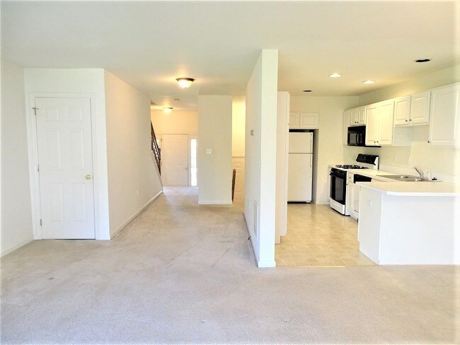 Building Photo - 6470 Lincoln Ct