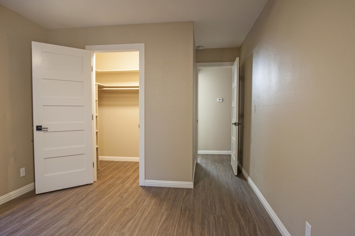 Foto del edificio - 1704 Lincoln Ave