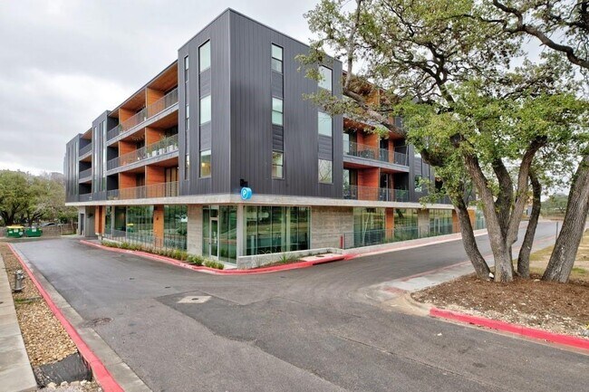 Foto del edificio - 900 S 1st St
