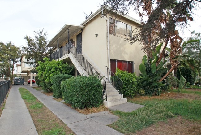 Building Photo - 1353 W 36Th Pl