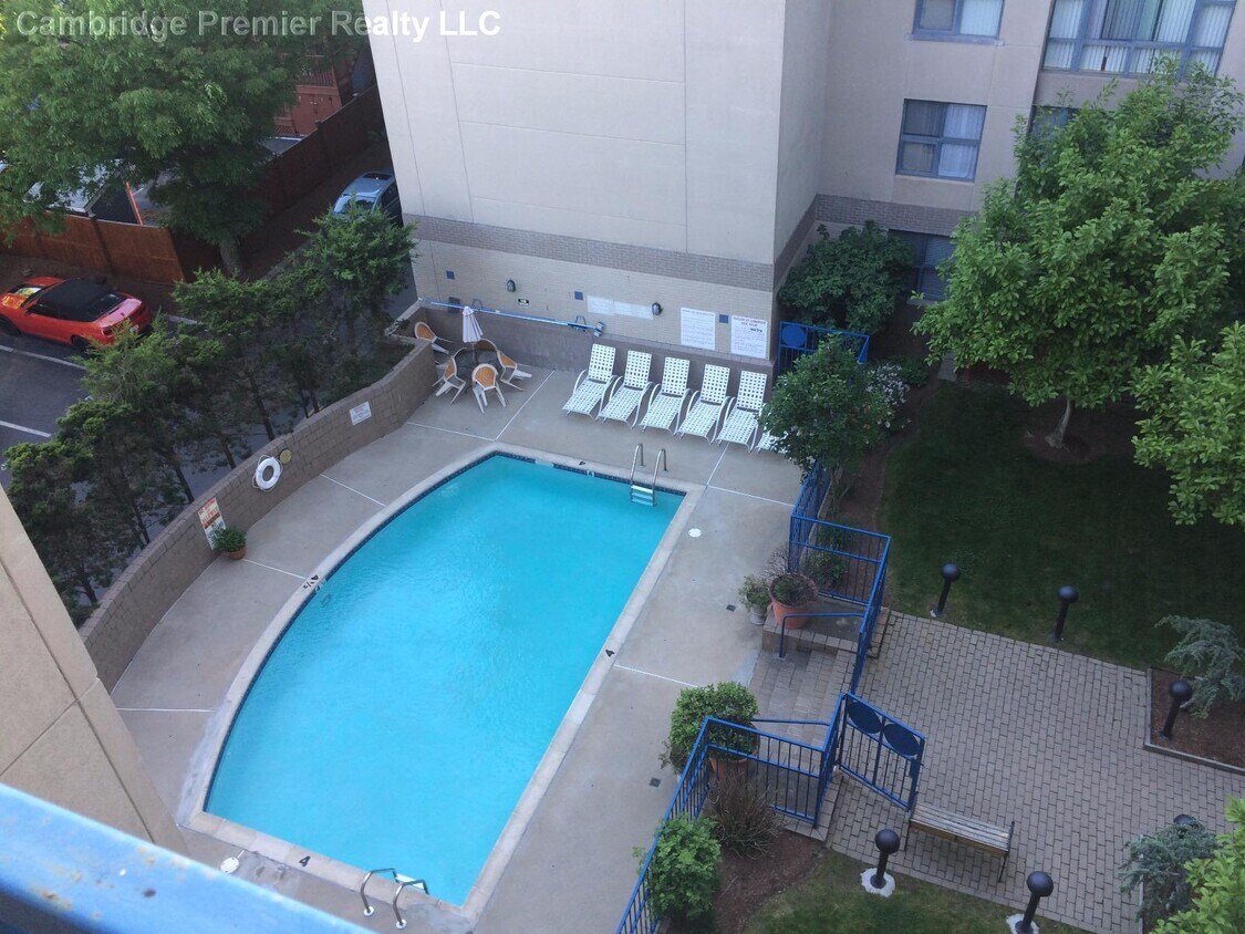 Primary Photo - 170 Gore St