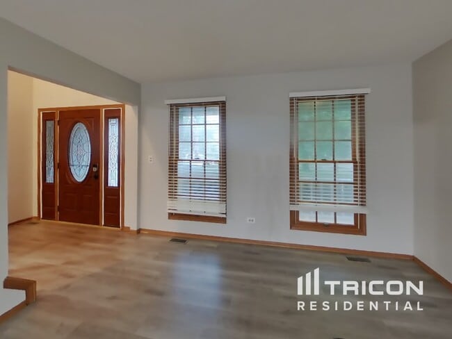 Building Photo - 4955 Vermette Cir