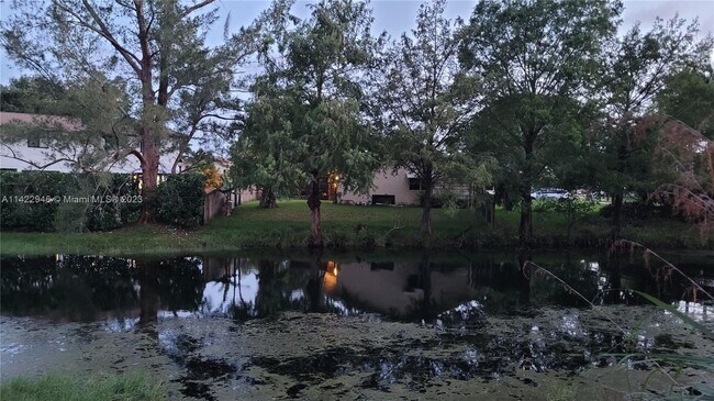 Foto del edificio - 9570 SW 3rd Ct.
