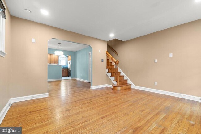 Building Photo - 15 Elm Ave