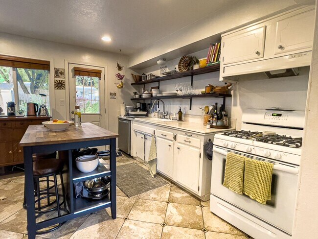 Foto del edificio - Casa Blanca: Jacksonville Cottage with Sau...