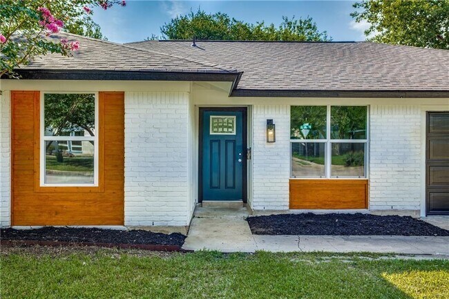Foto del edificio - 6220 Blarwood Dr