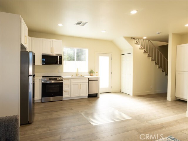 Foto del edificio - 8434 Gothic Ave
