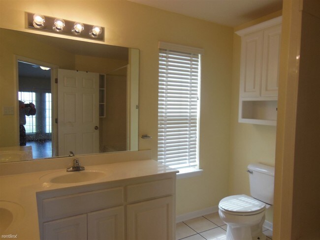 Building Photo - 115 Lake Point Cv