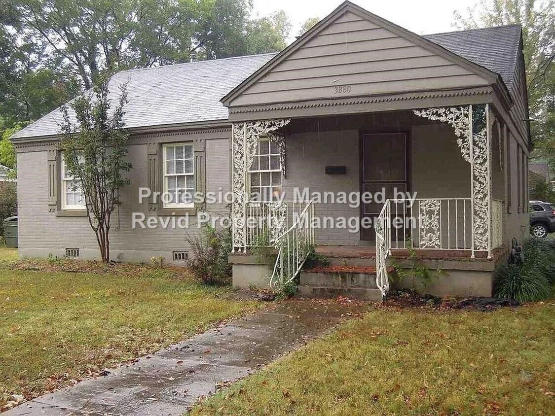 Primary Photo - Large 4 Bedroom Home near U of M!! (yard c...